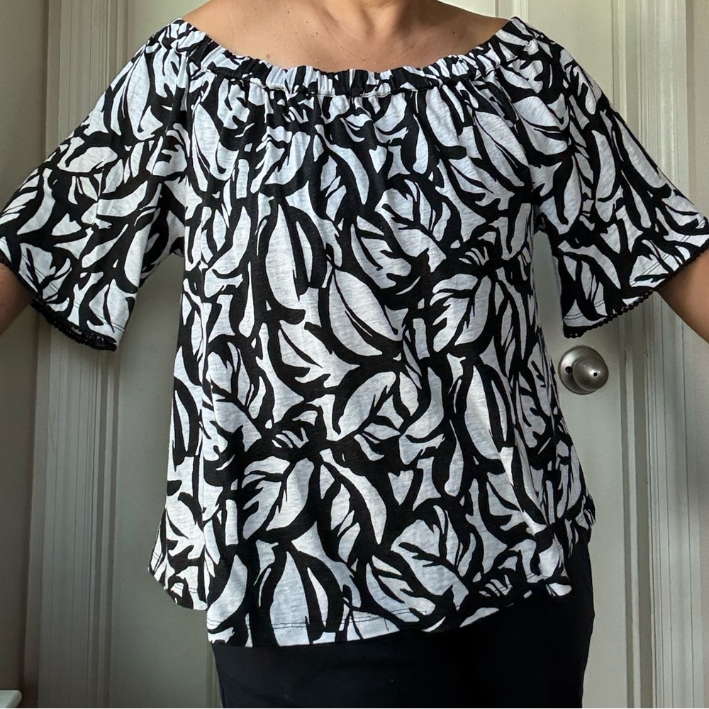 Chico's Black and White Leaf Print Top